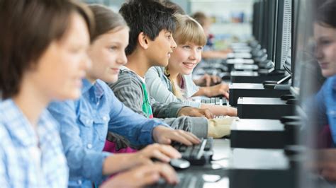 Inside the Chaotic World of Kids Trying to Play Video Games on  .